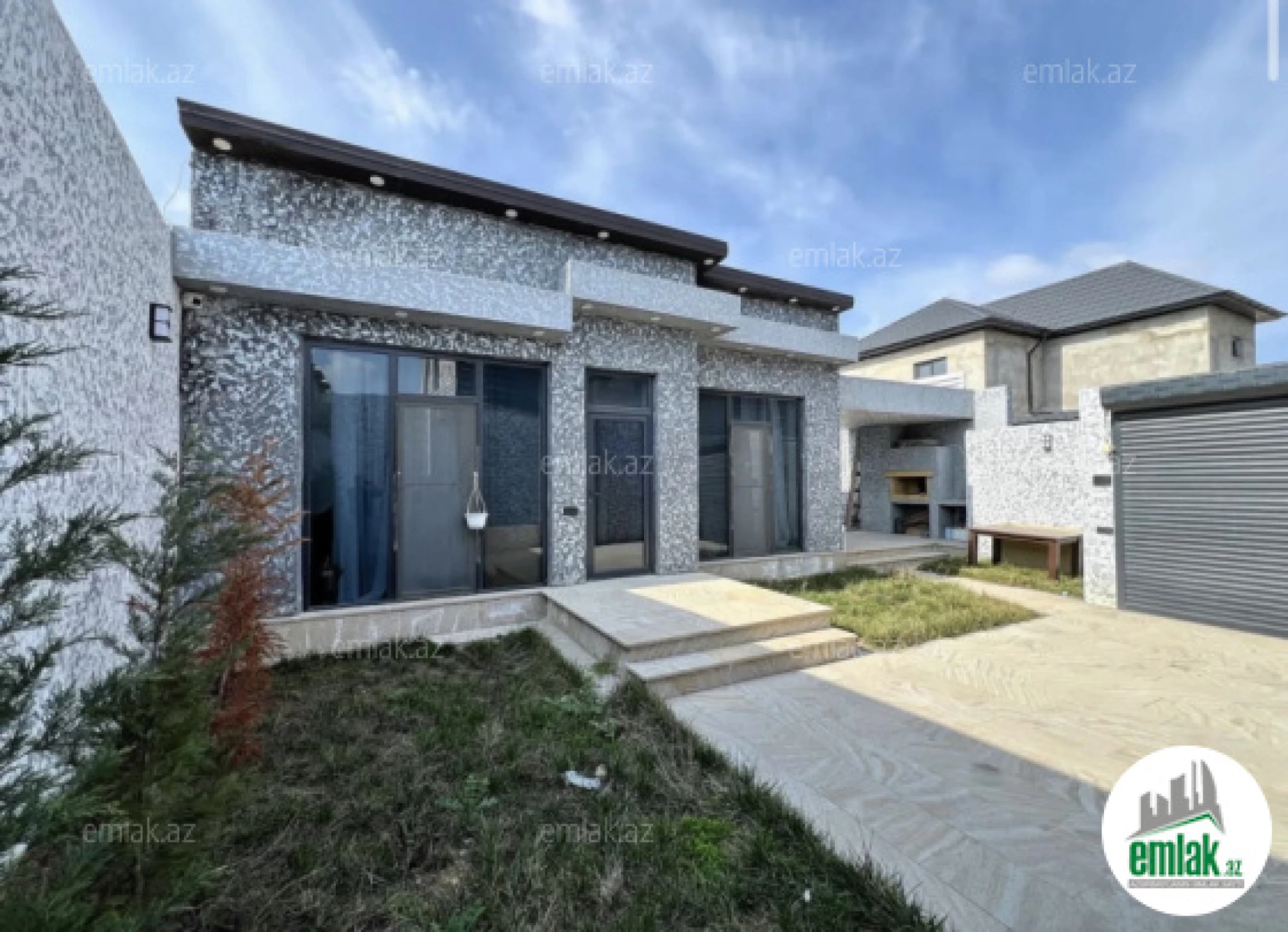 Satılır 4 otaqlı mənzil 140 m²