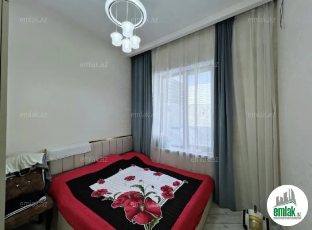 Satılır 4 otaqlı mənzil 140 m²