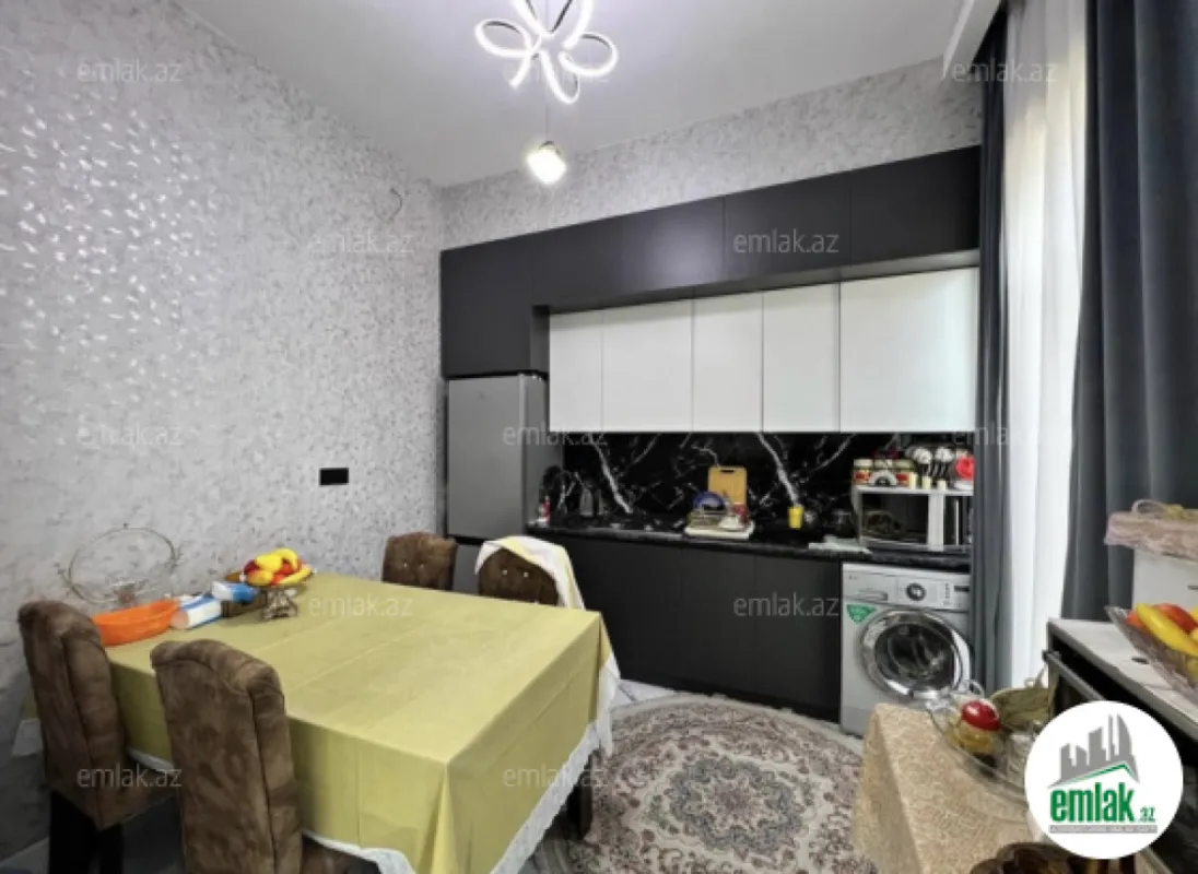Satılır 4 otaqlı mənzil 140 m²