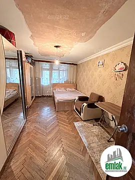 Satılır 3 otaqlı köhnə tikili 75 m²