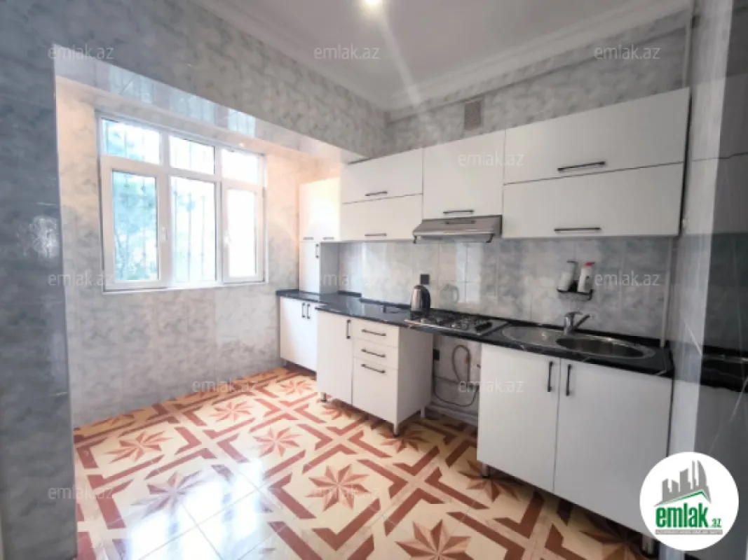 Satılır 3 otaqlı köhnə tikili 90 m²