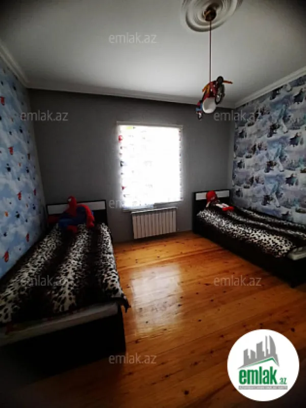 Satılır 5 otaqlı həyət evi 200 m²