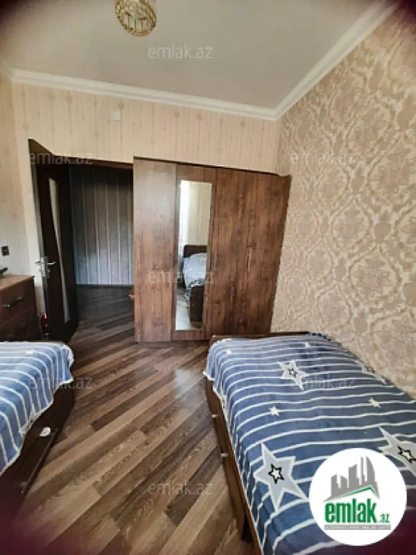 Satılır 5 otaqlı həyət evi 200 m²