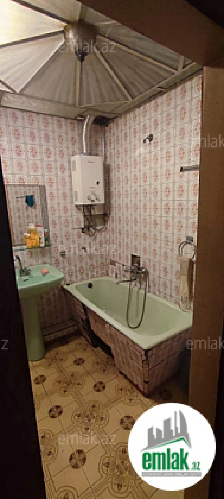 Satılır 4 otaqlı köhnə tikili 120 m²