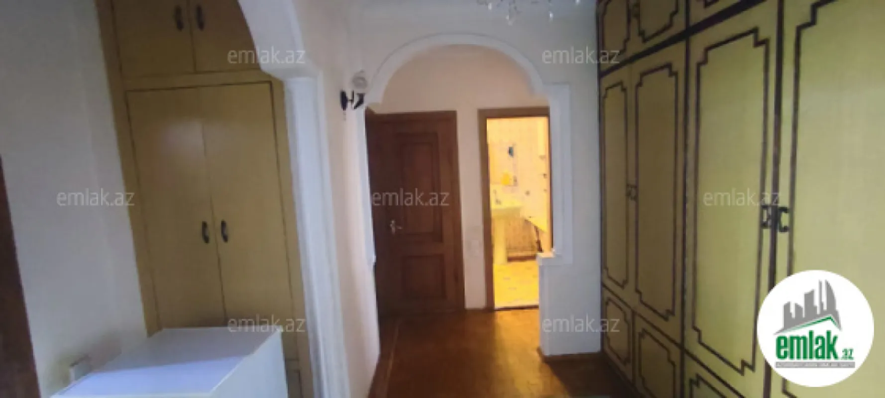 Satılır 4 otaqlı köhnə tikili 120 m²