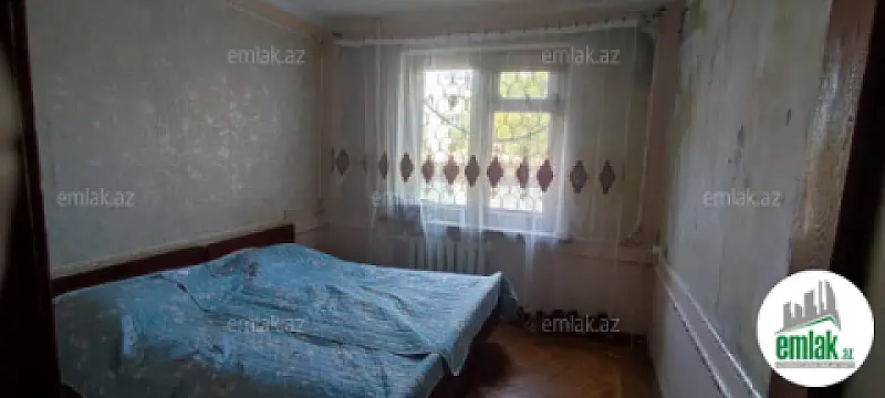 Satılır 4 otaqlı köhnə tikili 120 m²
