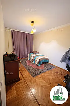 Satılır 4 otaqlı köhnə tikili 110 m²