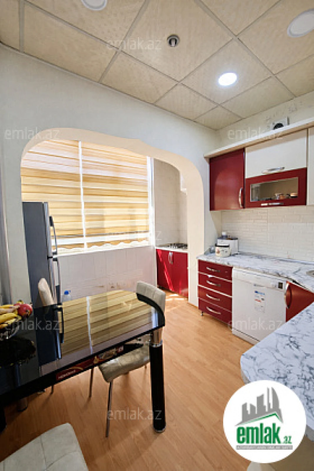 Satılır 4 otaqlı köhnə tikili 110 m²