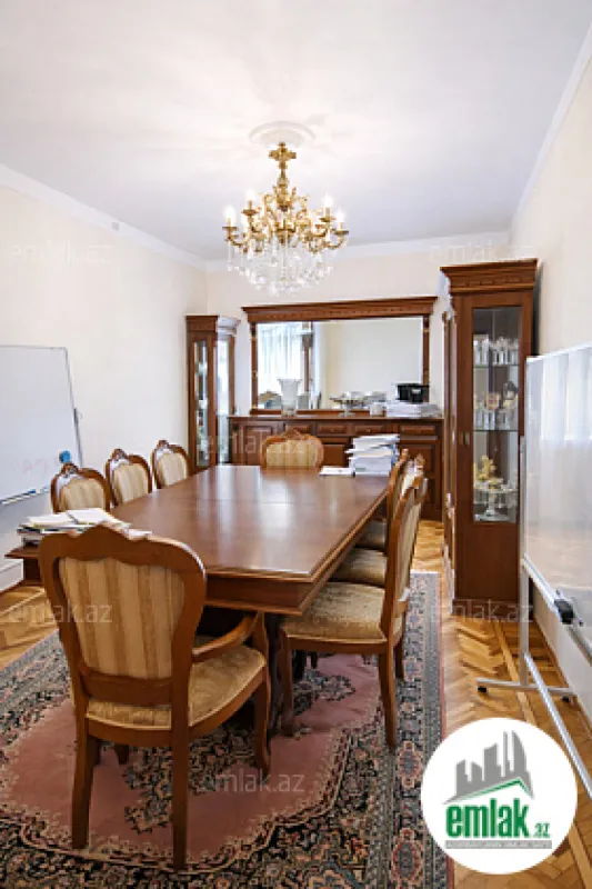 Satılır 4 otaqlı köhnə tikili 110 m²