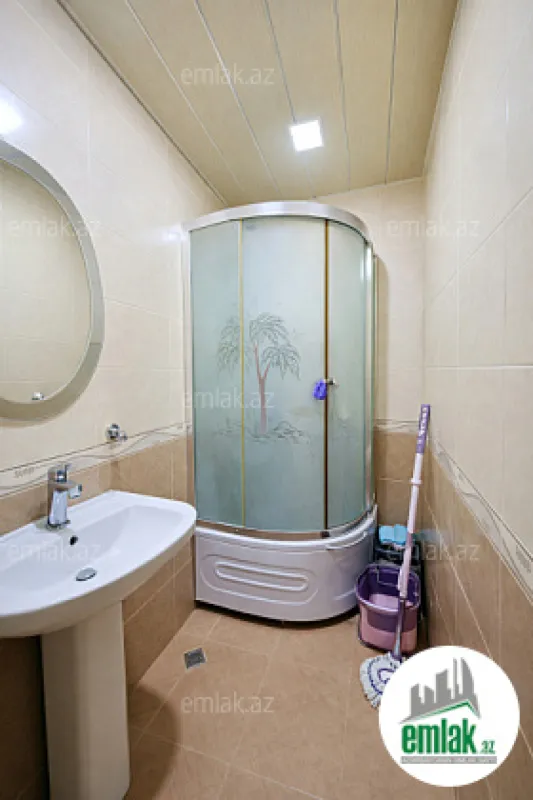 Satılır 4 otaqlı köhnə tikili 110 m²