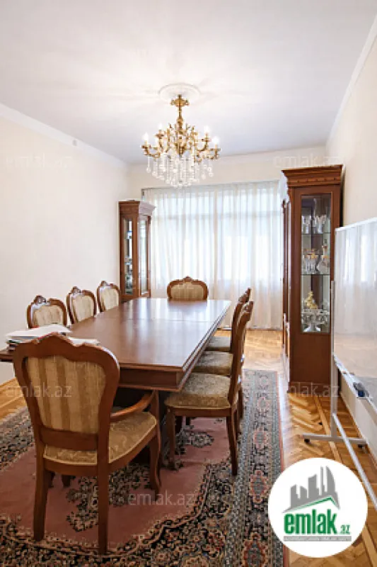 Satılır 4 otaqlı köhnə tikili 110 m²