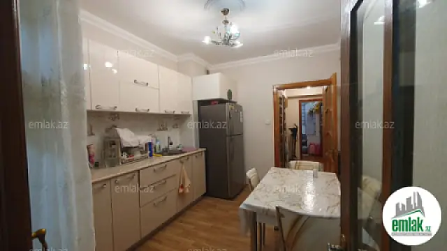 Satılır 3 otaqlı köhnə tikili 80 m²