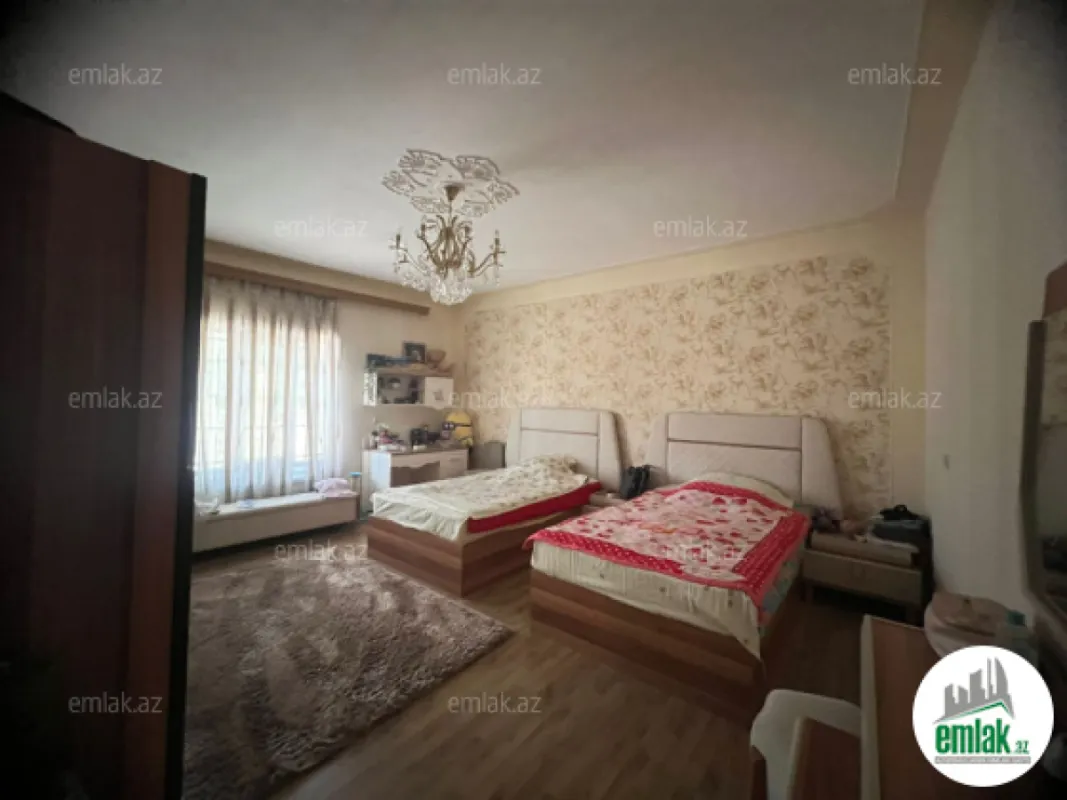 Satılır 5 otaqlı həyət evi 230 m²