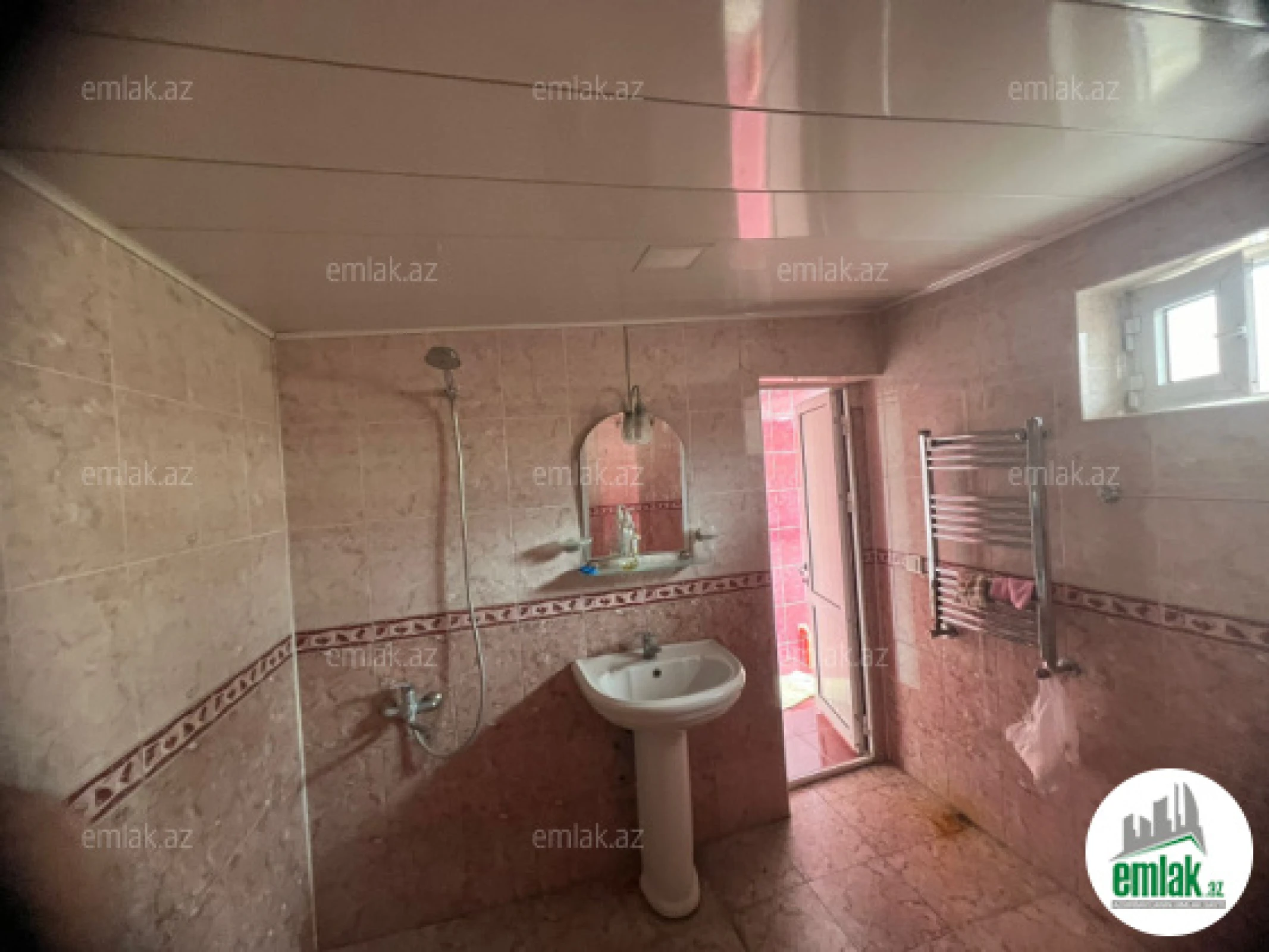 Satılır 5 otaqlı həyət evi 230 m²