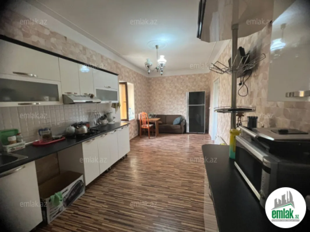 Satılır 5 otaqlı həyət evi 230 m²