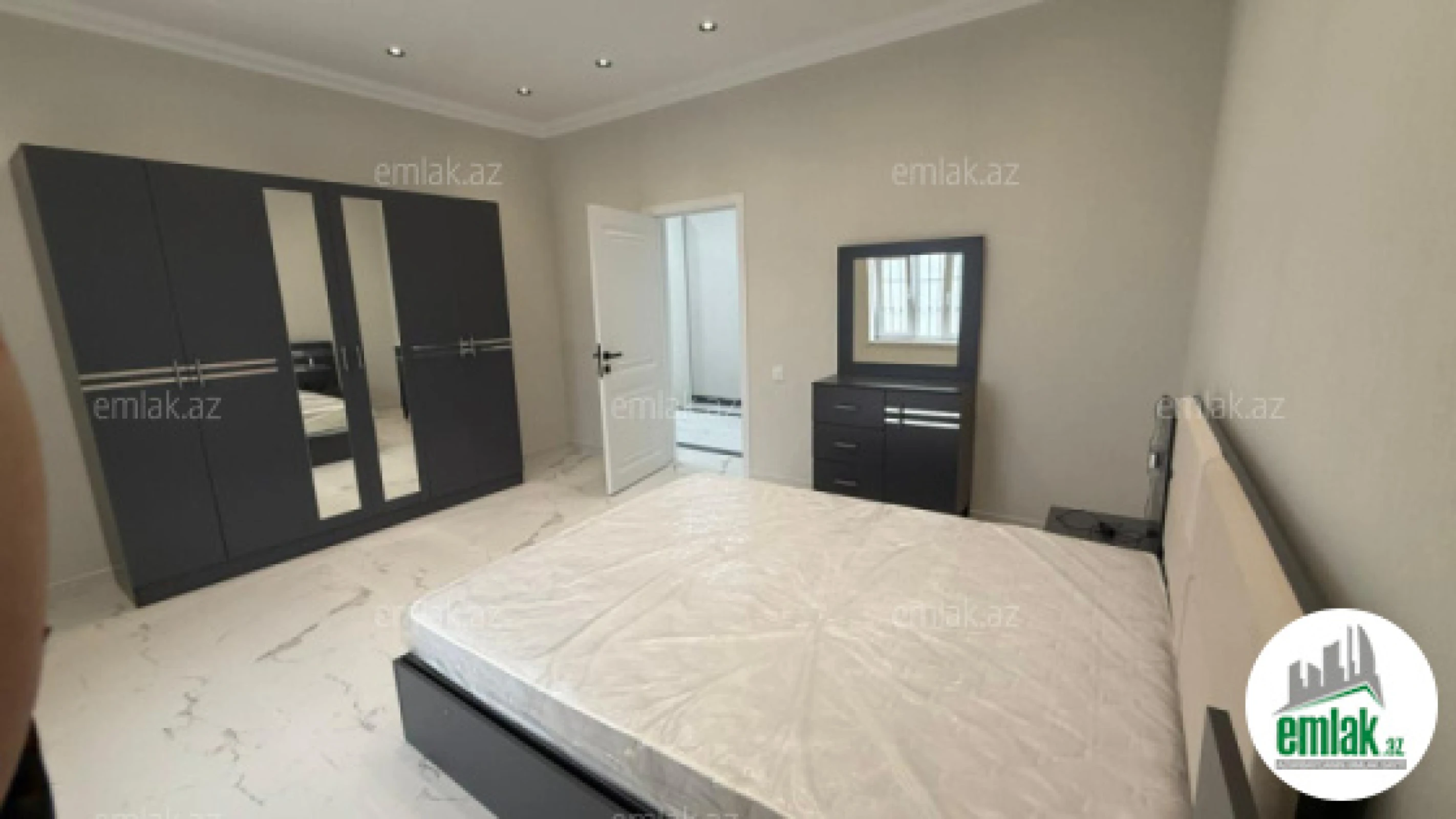 Satılır 3 otaqlı həyət evi 250 m²