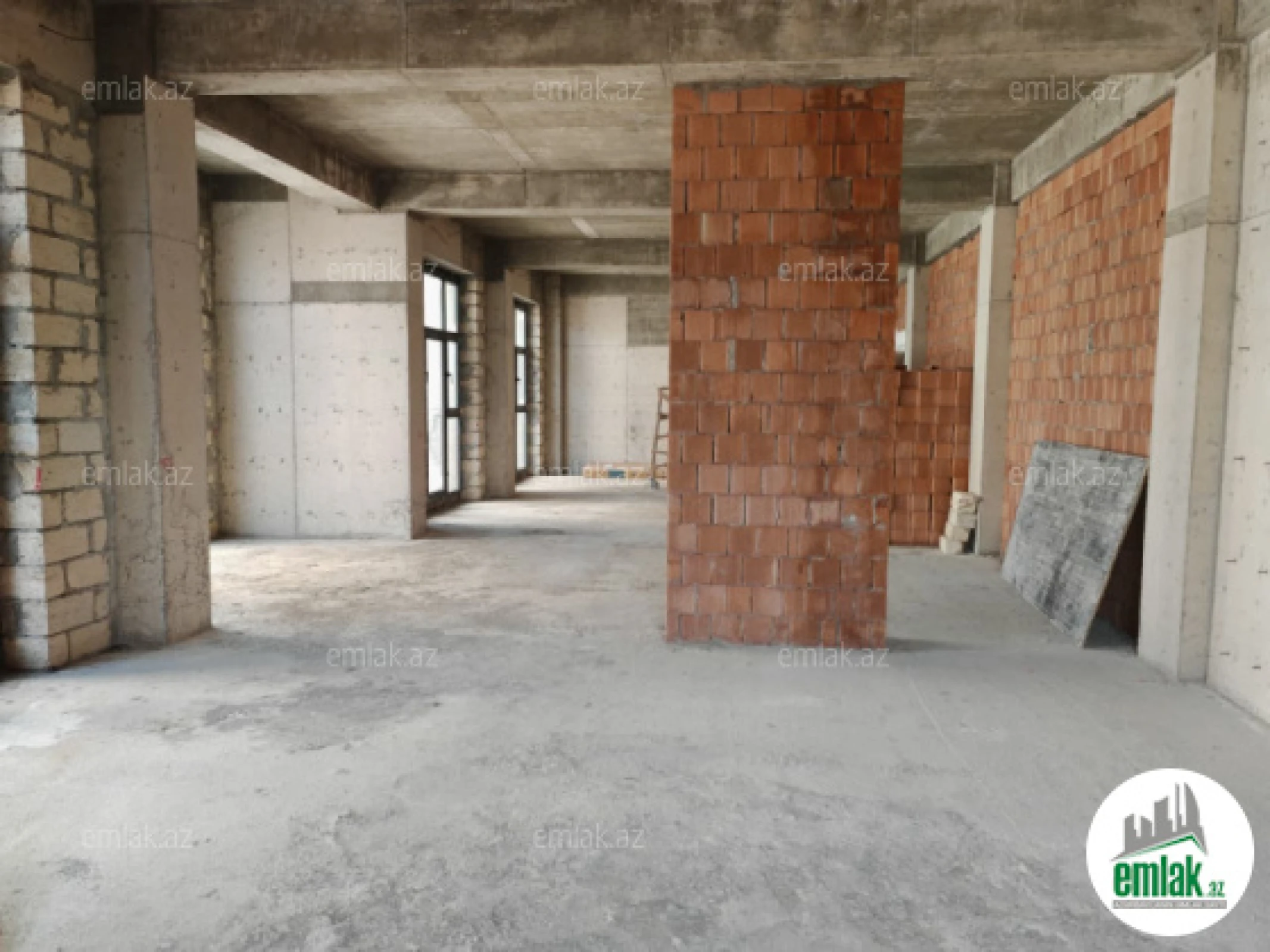 Satılır 4 otaqlı yeni tikili 160 m²