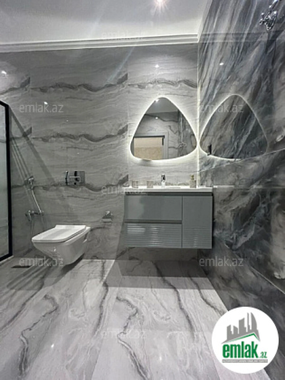 Satılır 2 otaqlı yeni tikili 81 m²