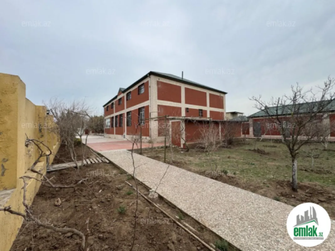 Satılır 4 otaqlı mənzil 200 m²