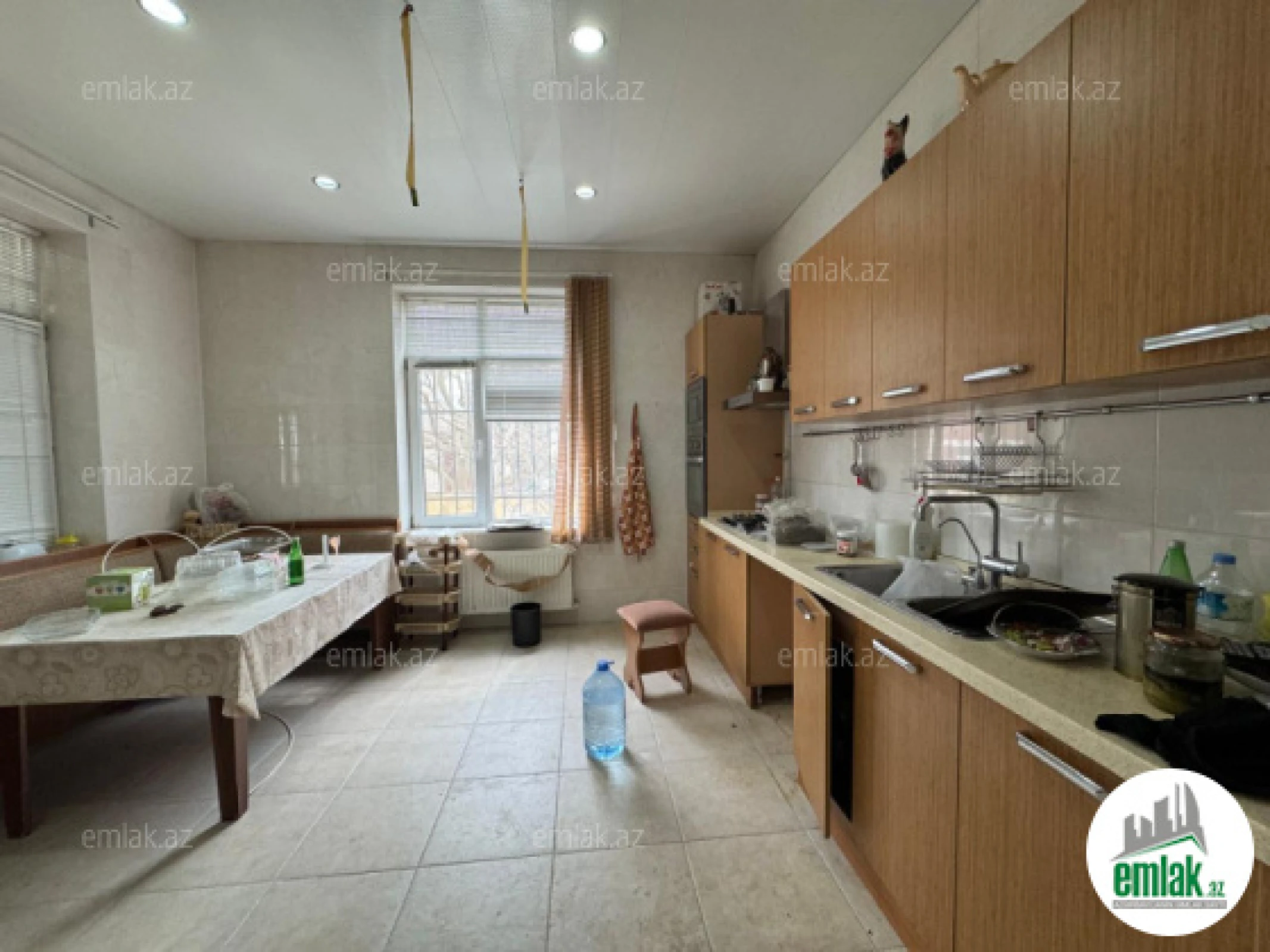 Satılır 4 otaqlı mənzil 200 m²