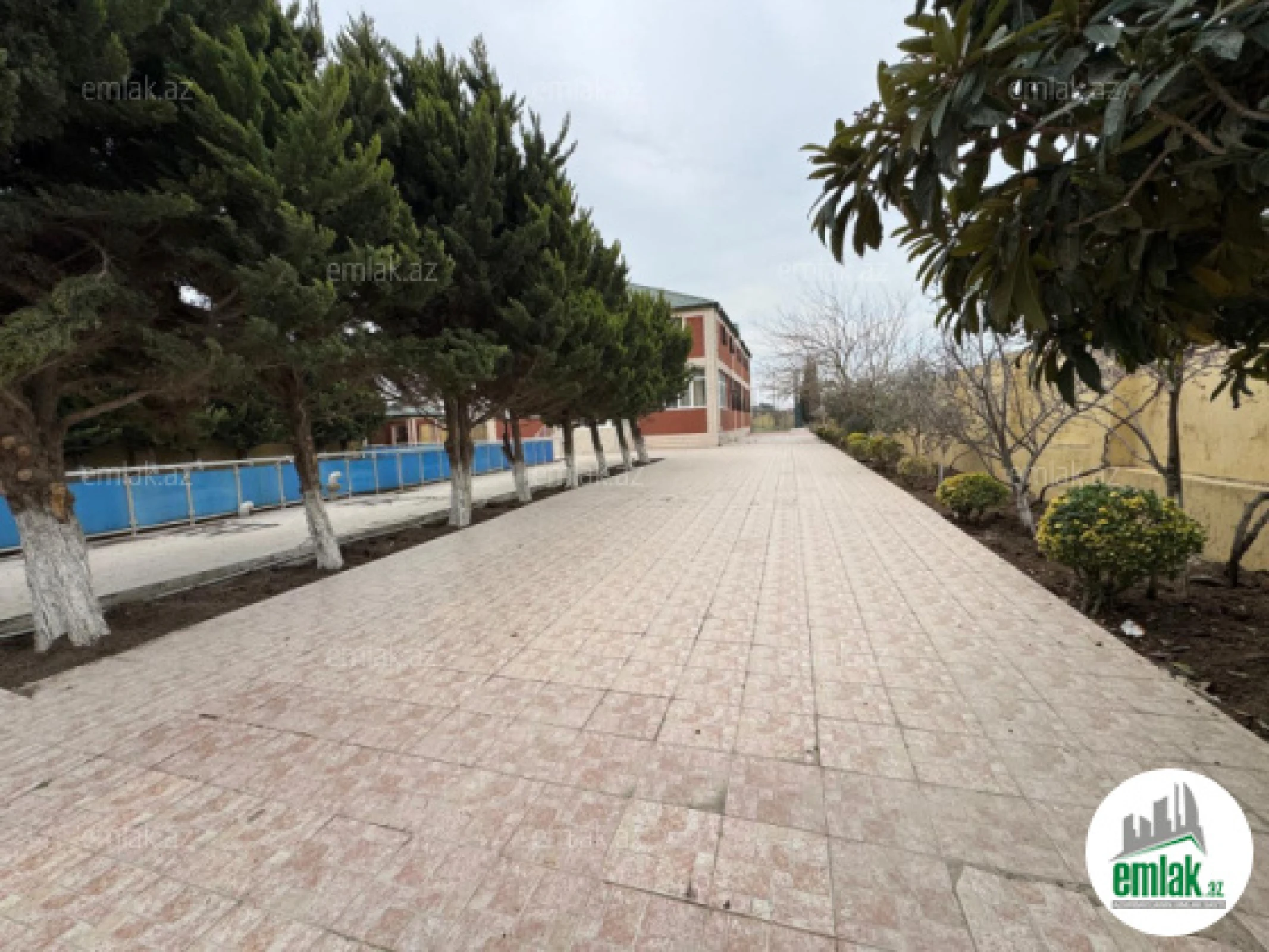 Satılır 4 otaqlı mənzil 200 m²
