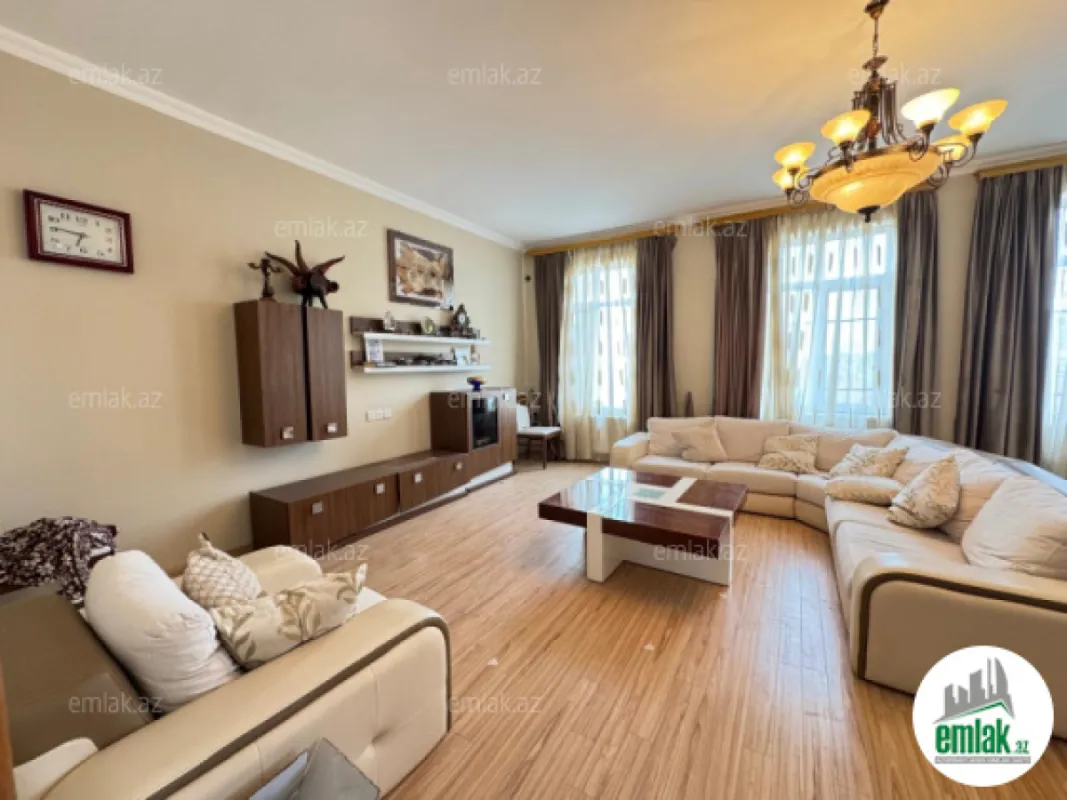 Satılır 4 otaqlı mənzil 200 m²