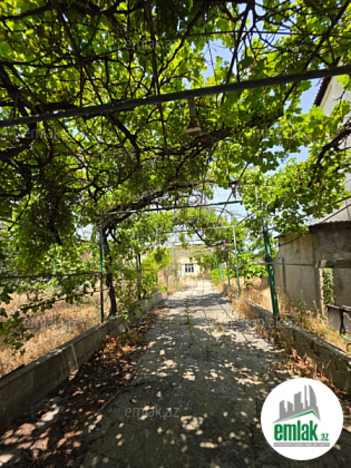 Satılır 11 otaqlı mənzil 3400 m²