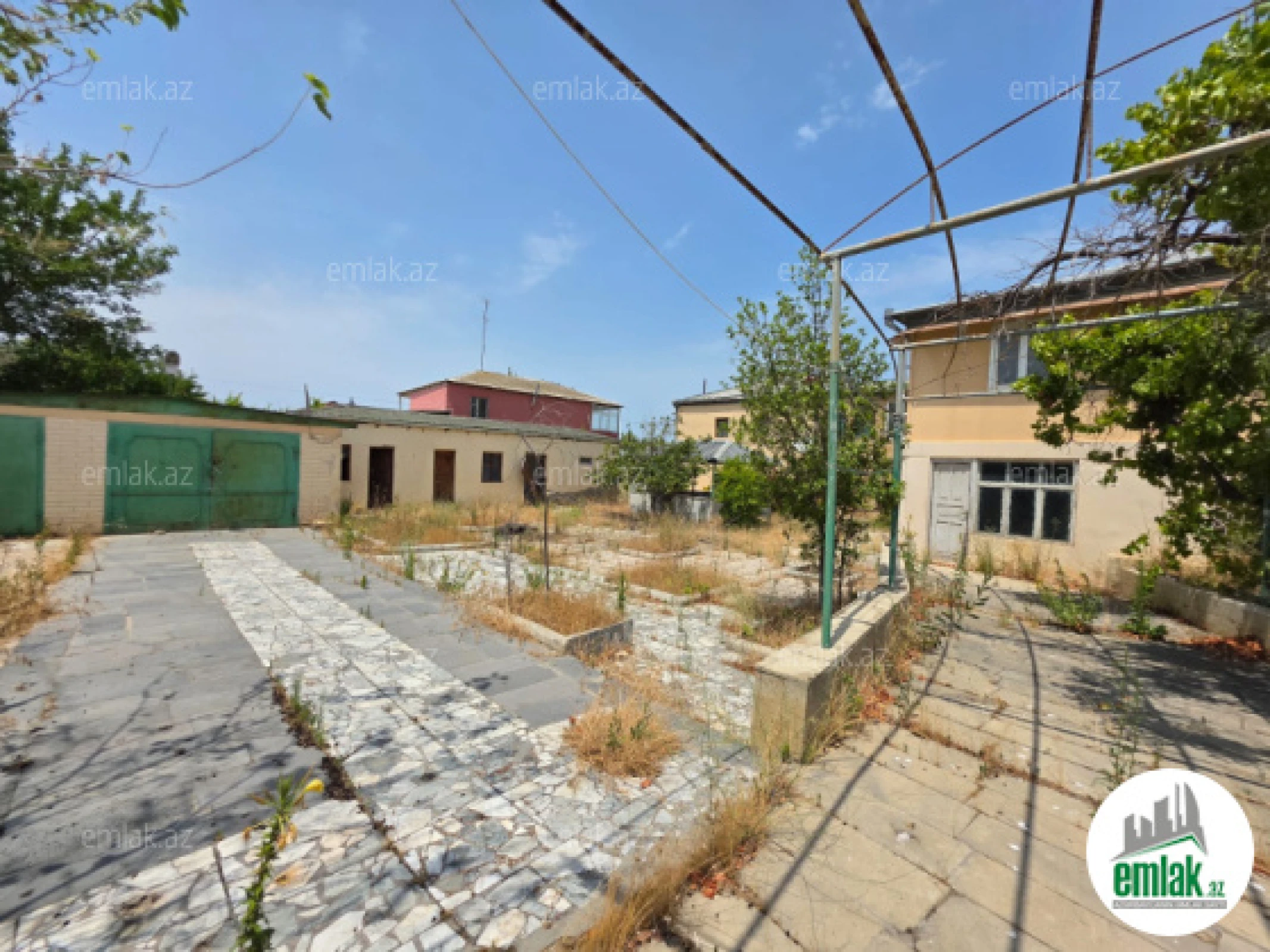 Satılır 11 otaqlı mənzil 3400 m²