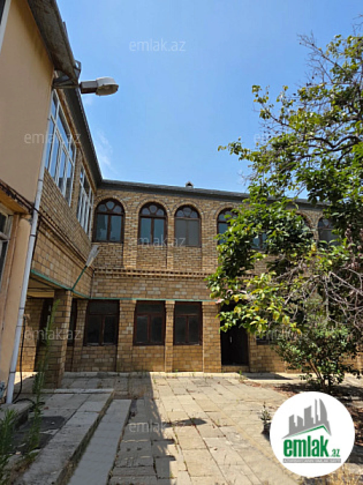 Satılır 11 otaqlı mənzil 3400 m²