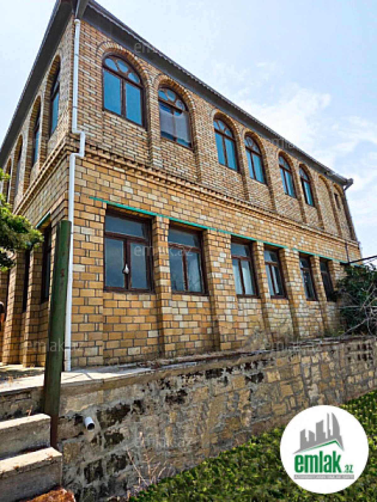 Satılır 11 otaqlı mənzil 3400 m²