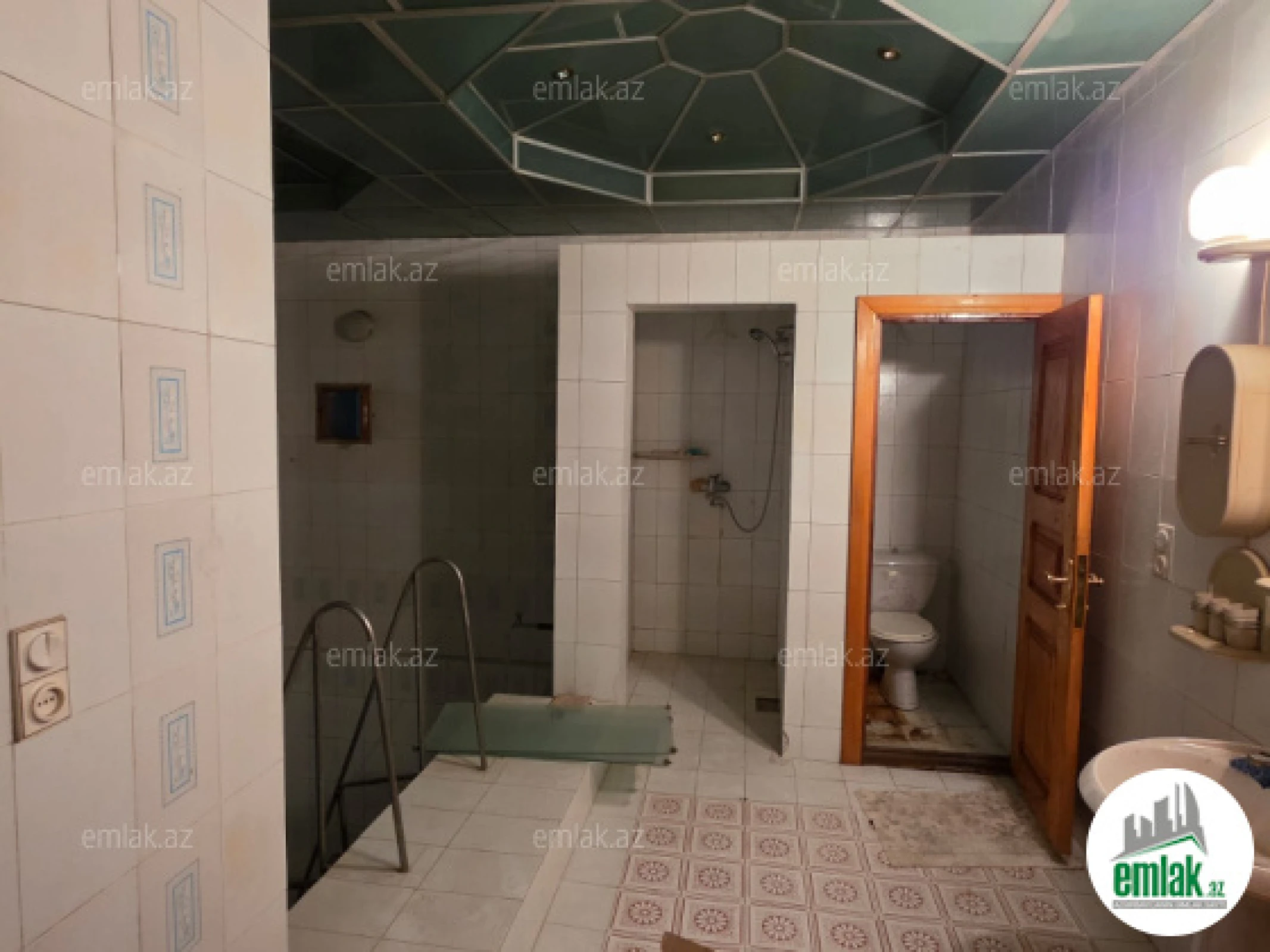 Satılır 11 otaqlı mənzil 3400 m²