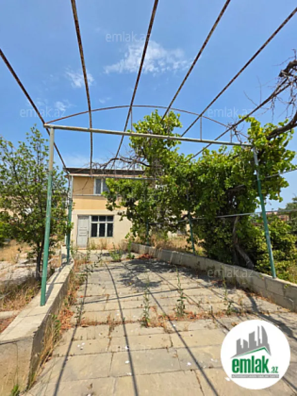 Satılır 11 otaqlı mənzil 3400 m²