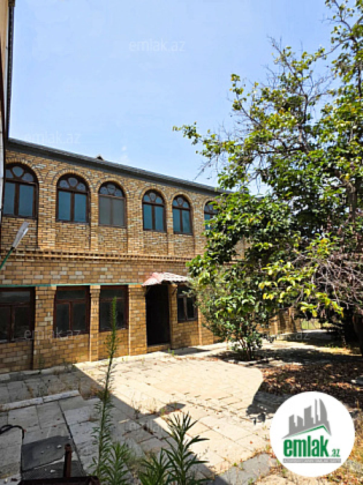 Satılır 11 otaqlı mənzil 3400 m²