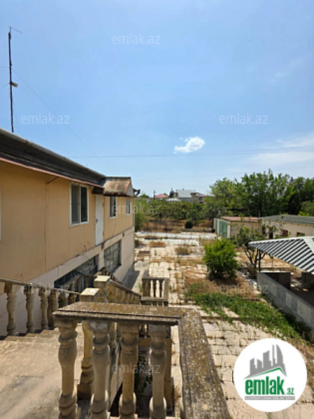 Satılır 11 otaqlı mənzil 3400 m²