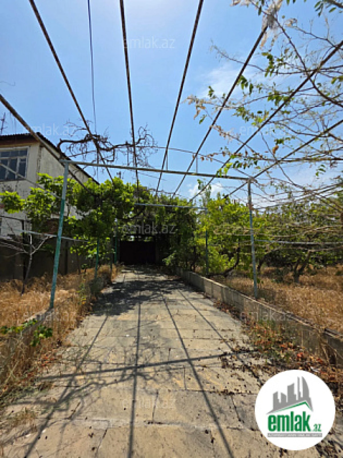 Satılır 11 otaqlı mənzil 3400 m²