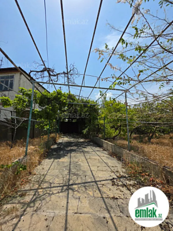 Satılır 11 otaqlı mənzil 3400 m²