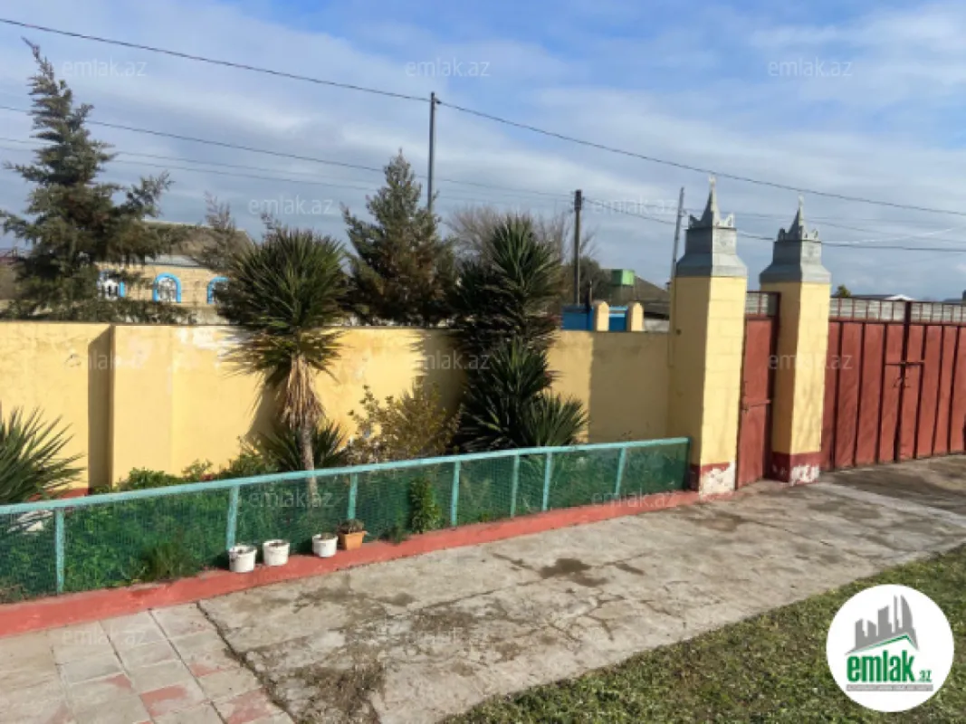 Satılır 4 otaqlı həyət evi 150 m²