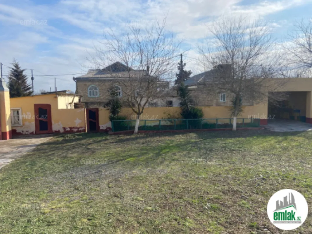 Satılır 4 otaqlı həyət evi 150 m²