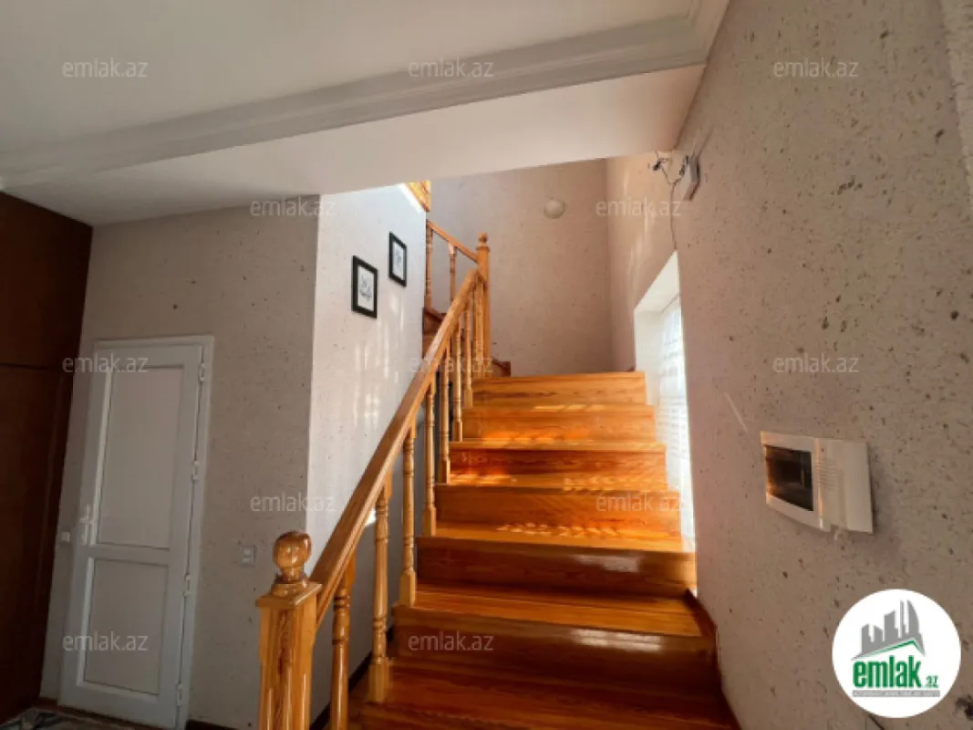 Satılır 6 otaqlı həyət evi 200 m²