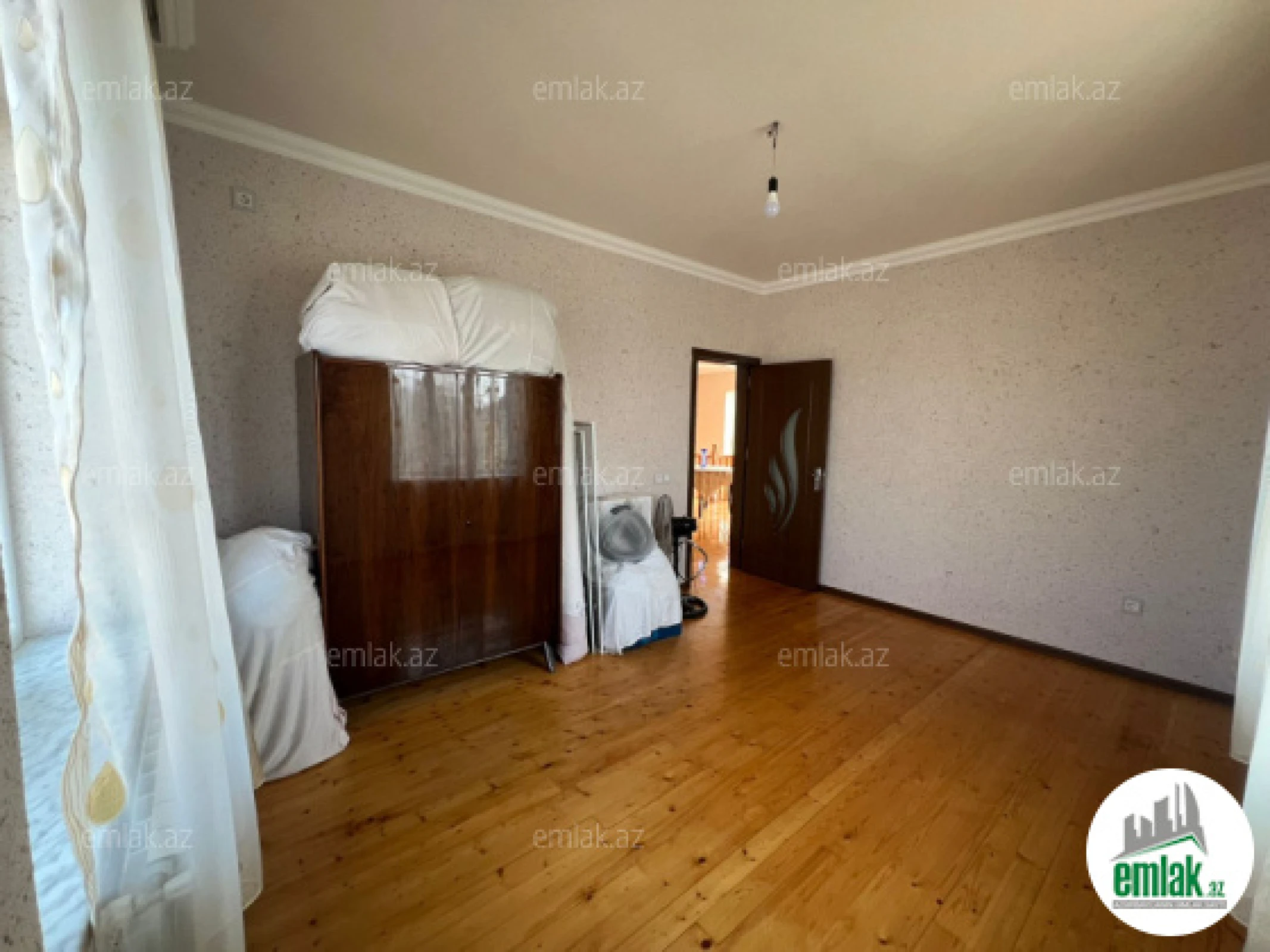 Satılır 6 otaqlı həyət evi 200 m²