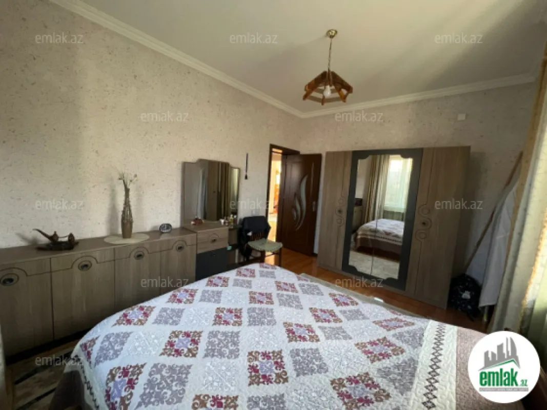 Satılır 6 otaqlı həyət evi 200 m²