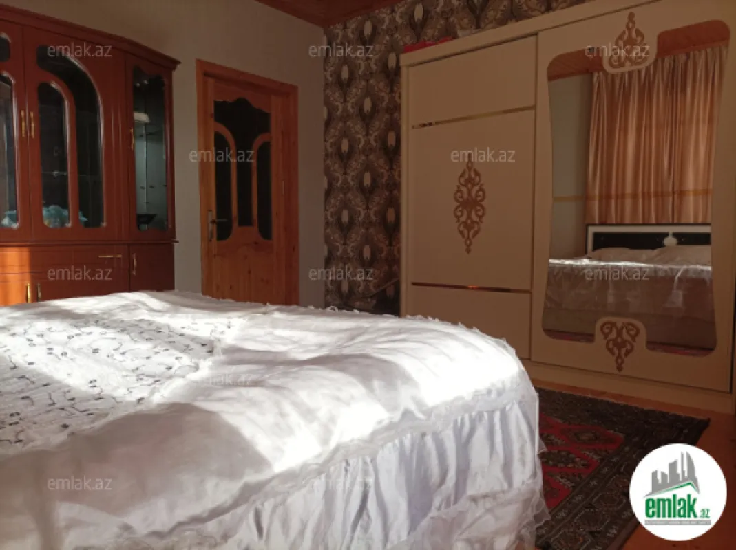 Satılır 4 otaqlı həyət evi 176.3 m²