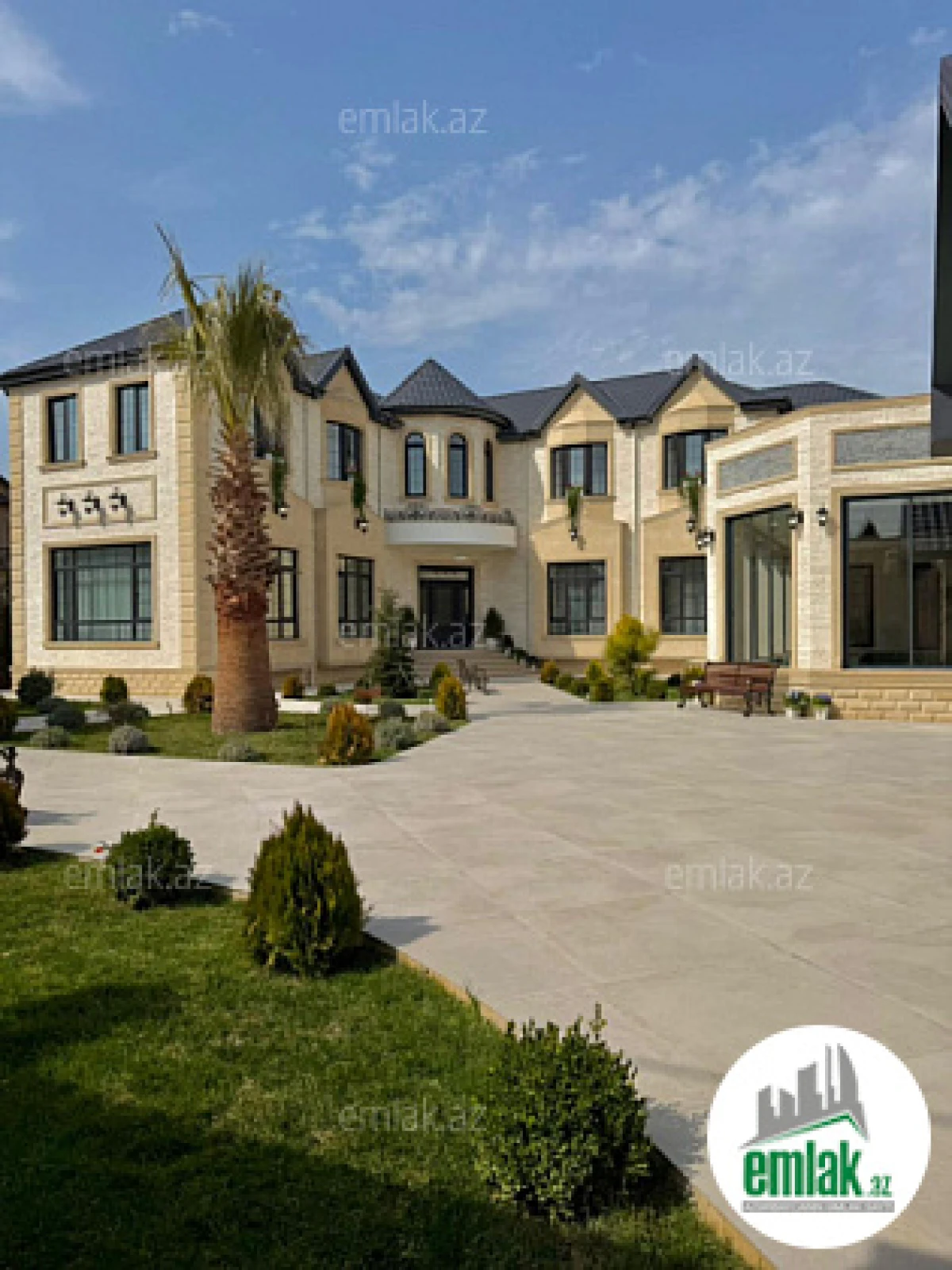 Satılır 7 otaqlı mənzil 600 m²
