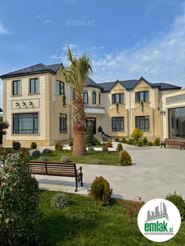 Satılır 7 otaqlı mənzil 600 m²