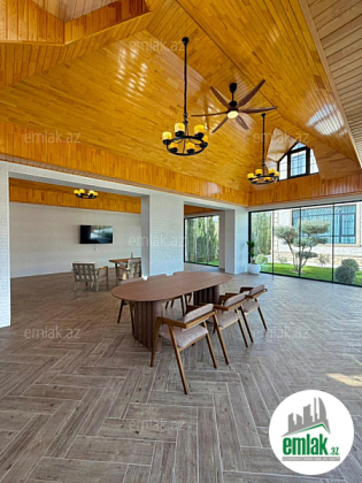 Satılır 7 otaqlı mənzil 600 m²