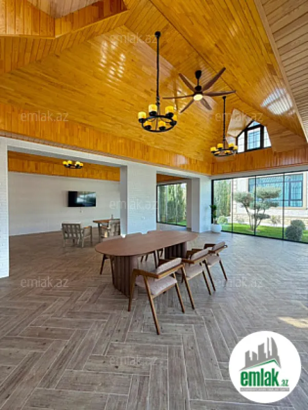 Satılır 7 otaqlı mənzil 600 m²