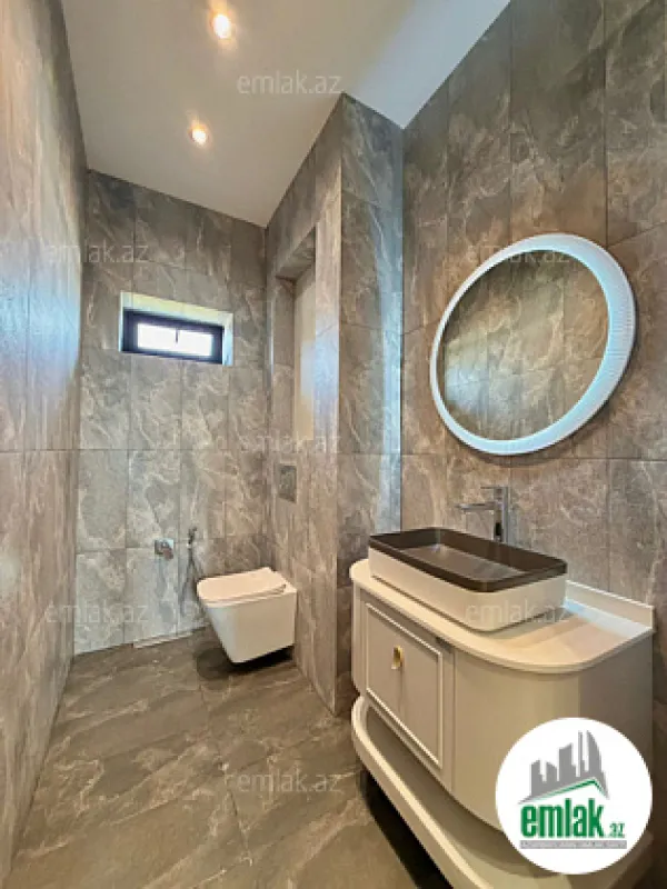 Satılır 7 otaqlı mənzil 600 m²