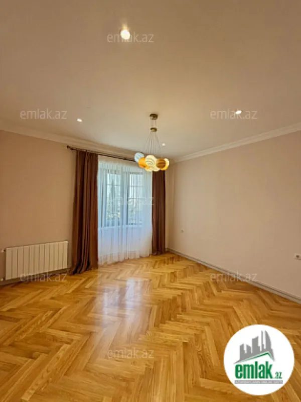 Satılır 7 otaqlı mənzil 600 m²