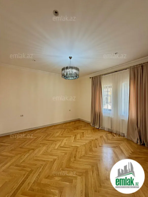 Satılır 7 otaqlı mənzil 600 m²