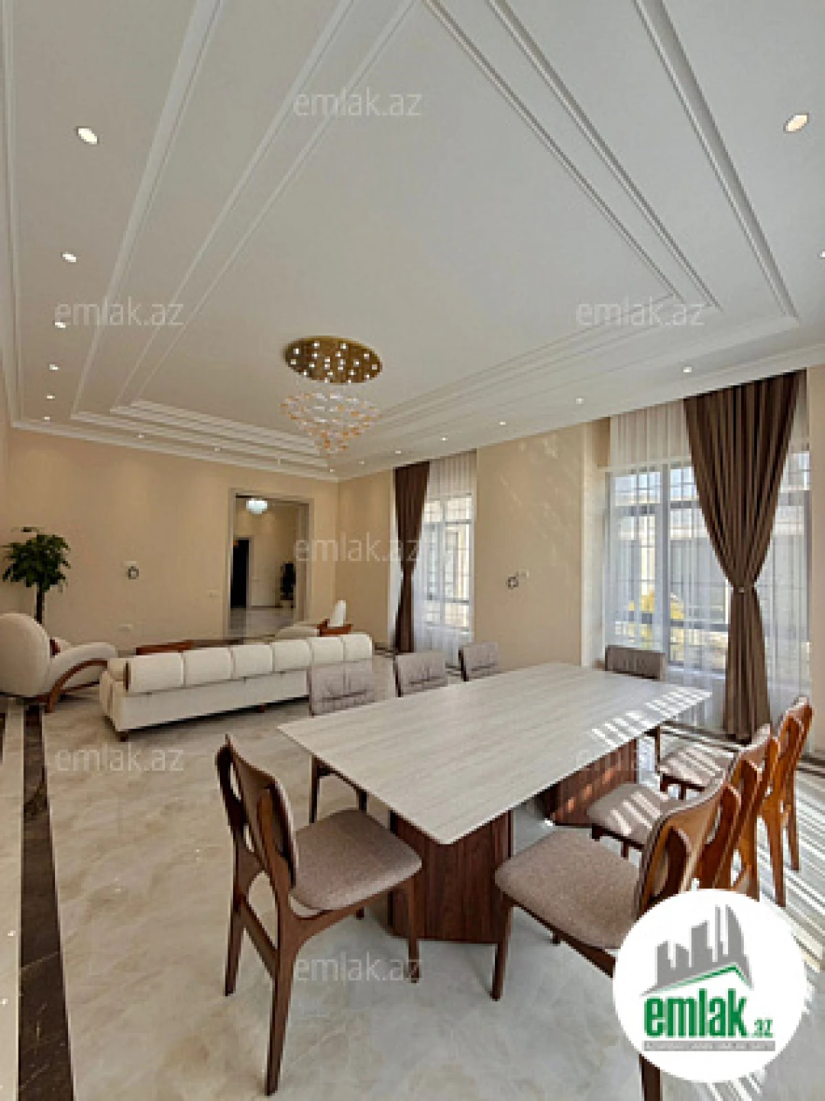 Satılır 7 otaqlı mənzil 600 m²